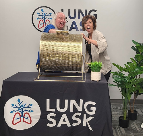 CEO Erin Kuan and Ambassador Bob Hekelaar draw for raffle winner