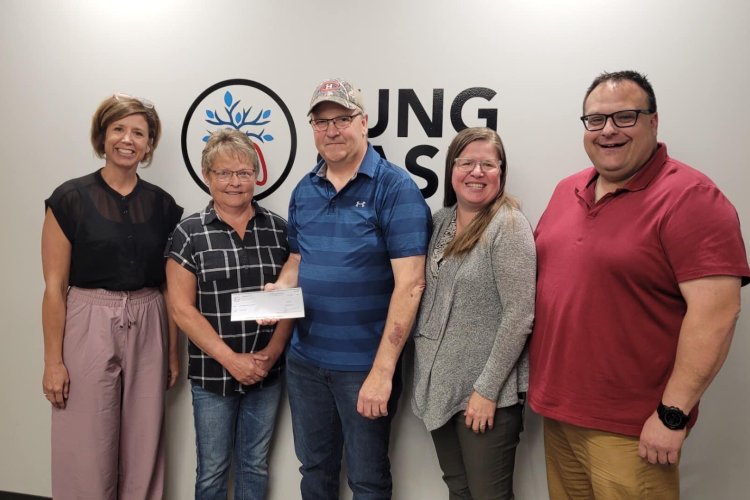 Ralph and Brenda Harris presenting Lung Sask staff with cheque from 3rd party fundraiser